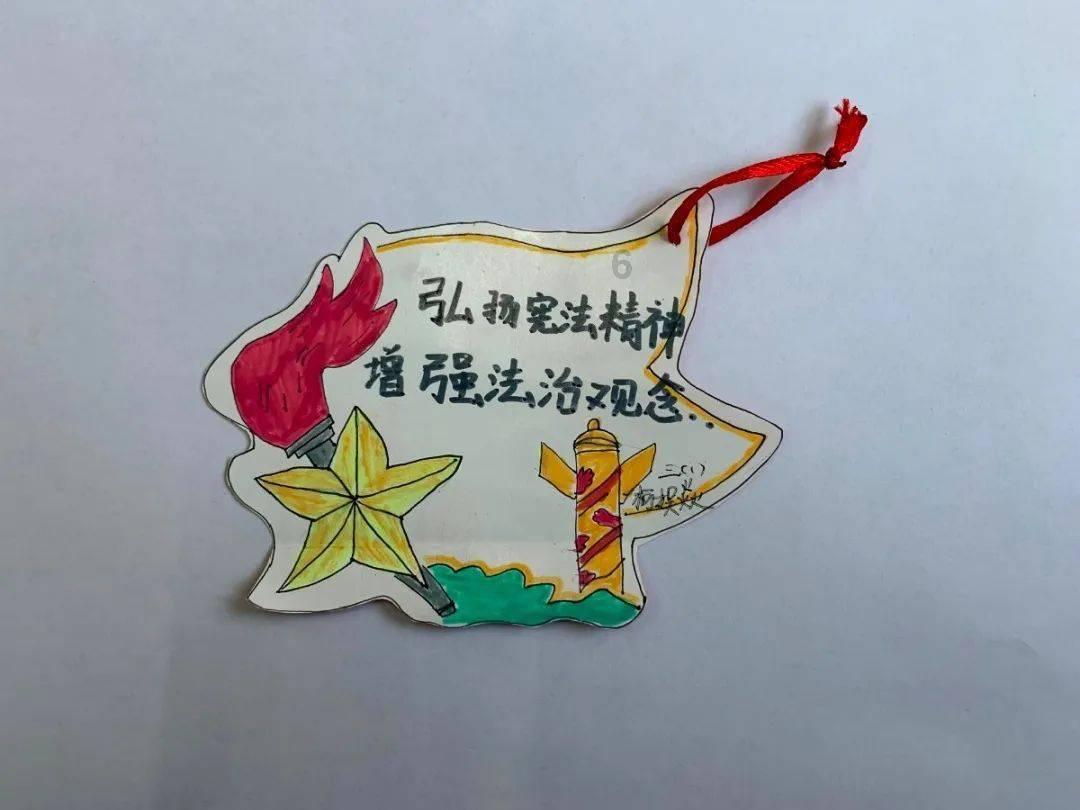 你愿意和比自己学历低的人谈恋爱吗？游戏画面