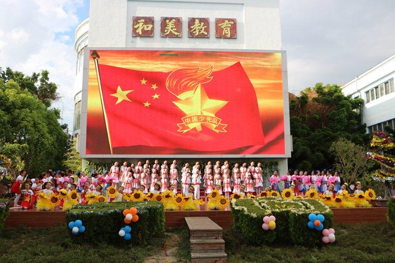 苏菲亚和安伯的休闲装