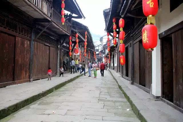 众合白杨影视科技：摄影机运动的艺术：推、拉、摇、移技巧解析